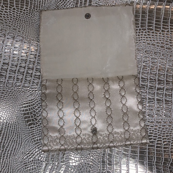 Vintage silk beaded and embroidered evening clutch snap closure - Picture 3 of 4